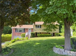 12 Hillcrest Dr, Southington, CT 06716