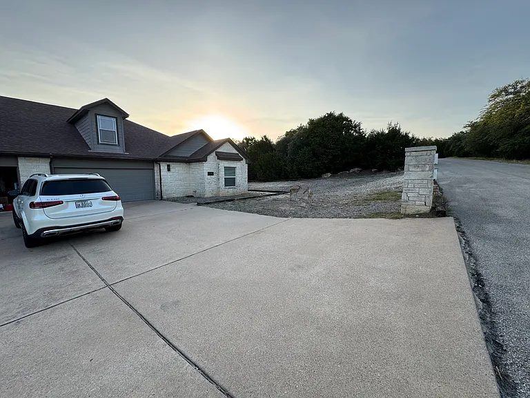 3200 Pinnacle Cv #B — Photo 29