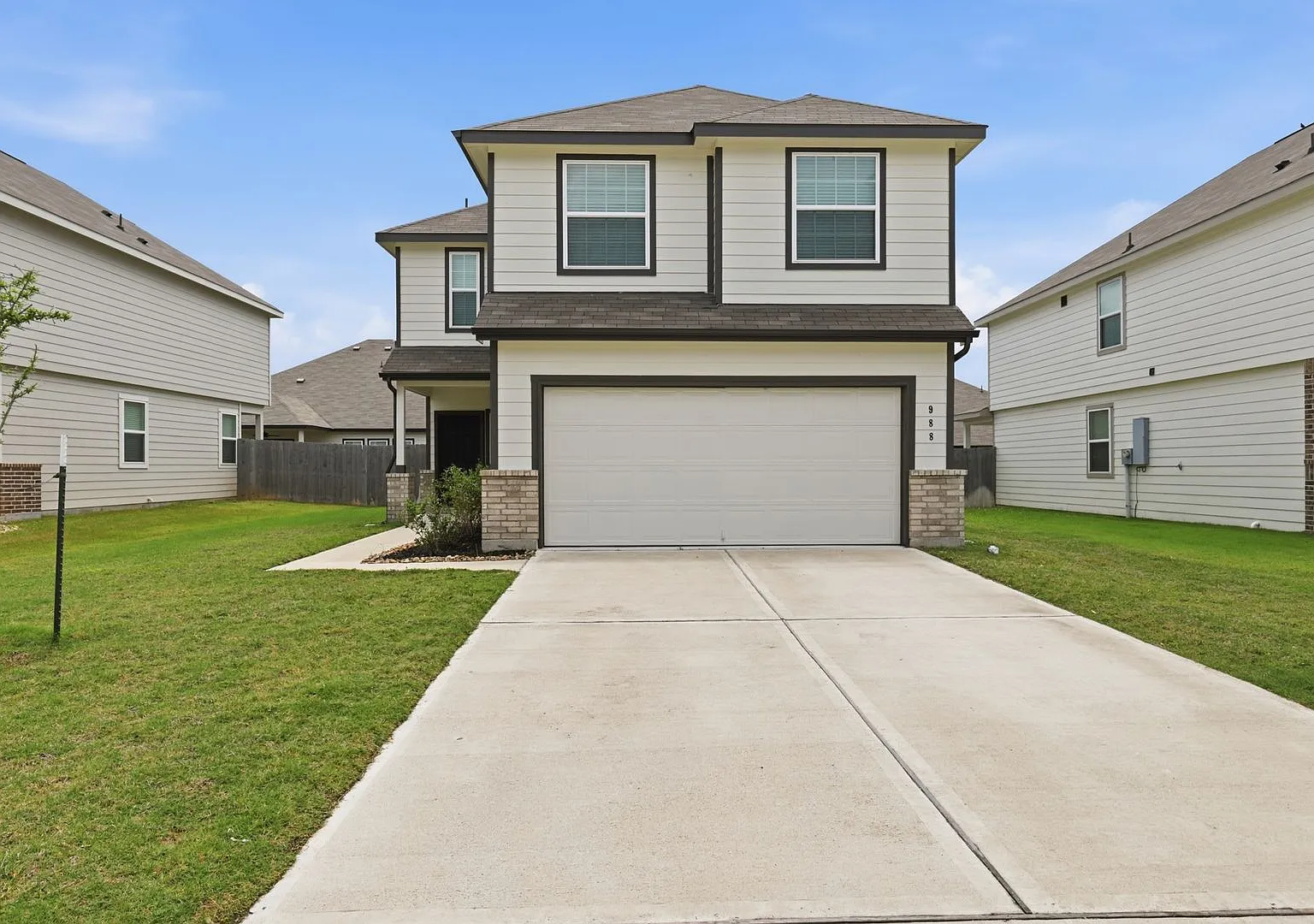 Entertainer's Kitchen + Oversized Primary Suite | 4 Bed House in Bryan — Photo 1