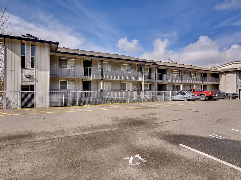 Park Ridge Apartments — Photo 17