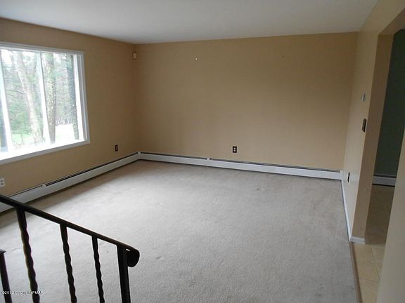 5th image of 332 Maple Ter