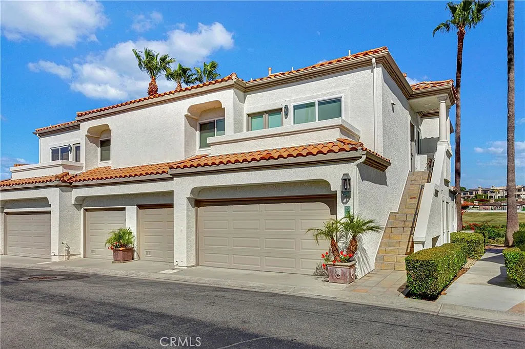 2 bed, 1018 sqft, $8,500 — Photo 2