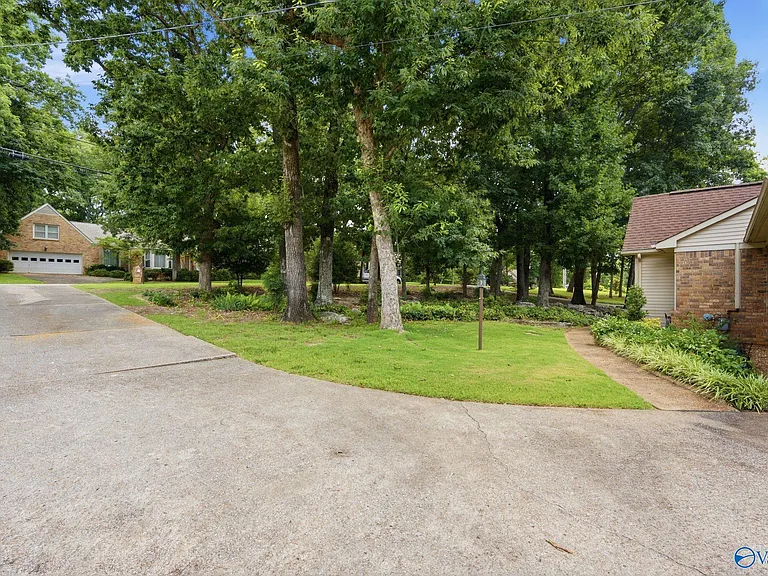 815 Baylor Dr SE — Photo 41