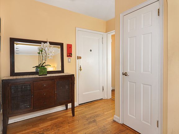 4th image of 765 N Broadway APT 8A