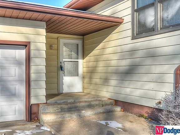 3rd image of 9414 Briarwood Ln