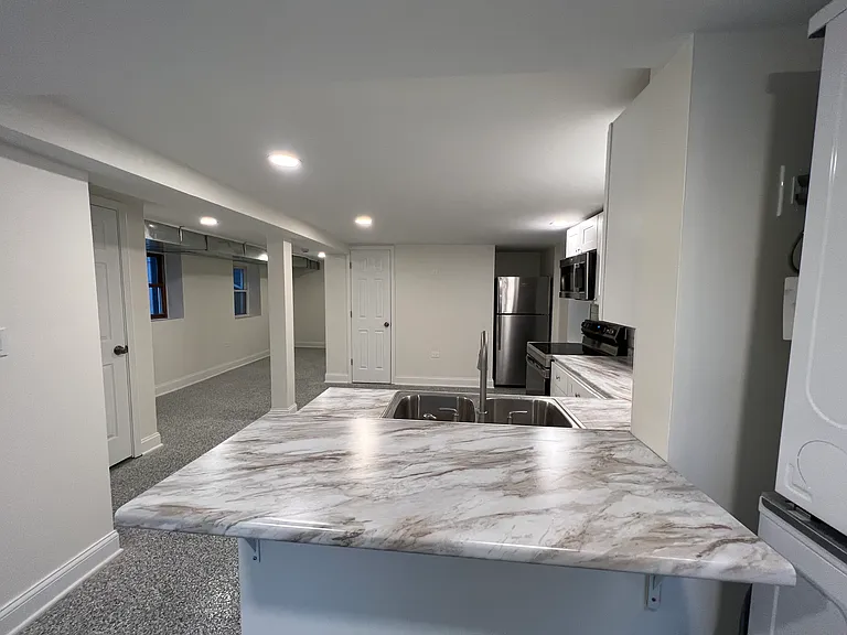 3339 W Berteau Ave #2 — Photo 7
