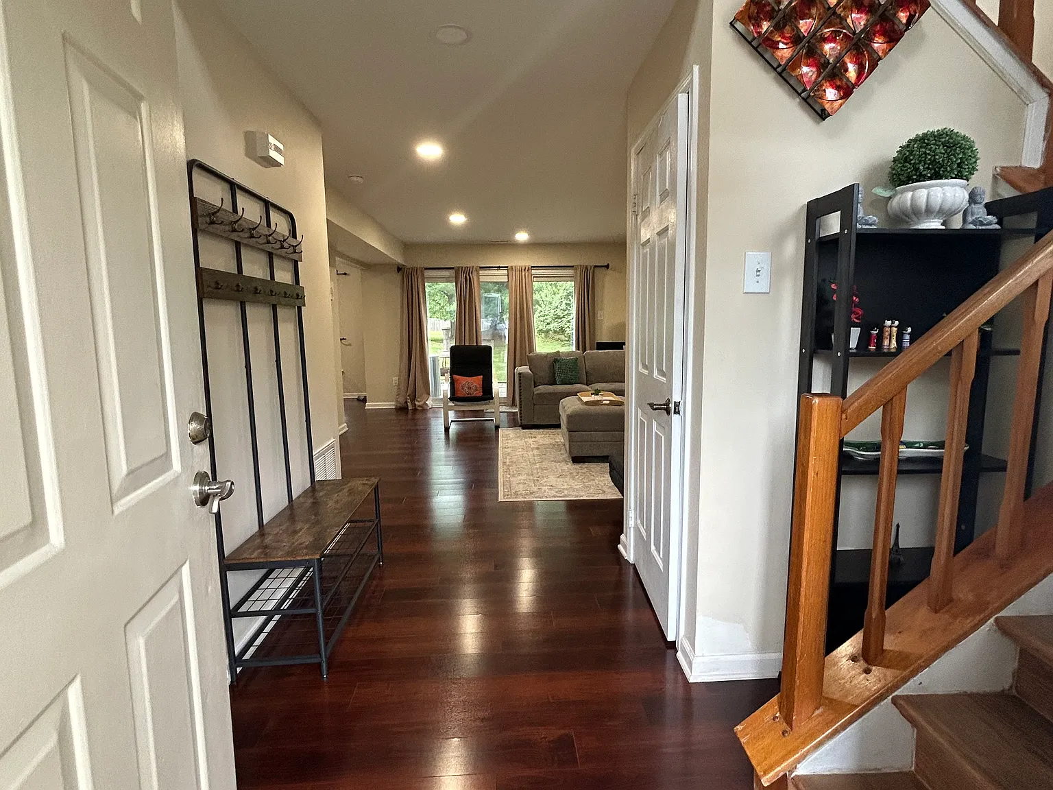 3 bed, 2.5 bath, 1528 sqft, $3,400 — Photo 2