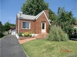 215 Tacoma Dr, Saint Louis, MO 63125