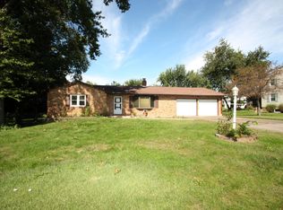 5410 Surrey Dr, Bettendorf, IA 52722