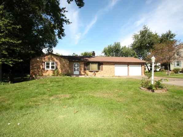 5410 Surrey Dr, Bettendorf, IA 52722