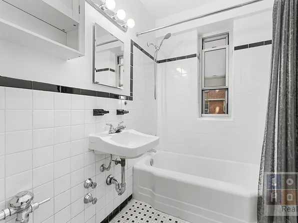 575 Grand Street image 14 of 23