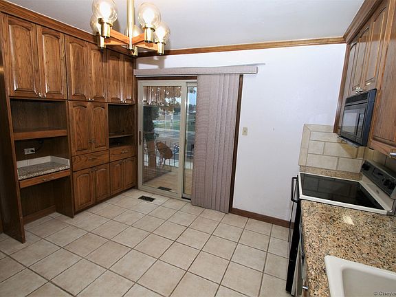 3rd image of 524 Western Hills Blvd
