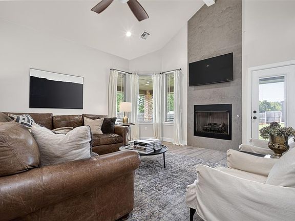 4th image of 2708 Eagle Lake Dr