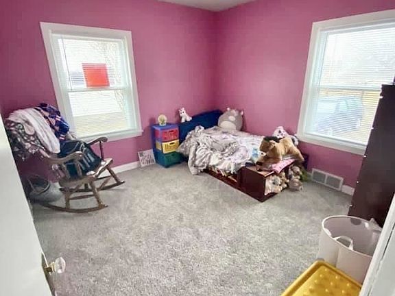2nd image of 1016 W Hosmer St
