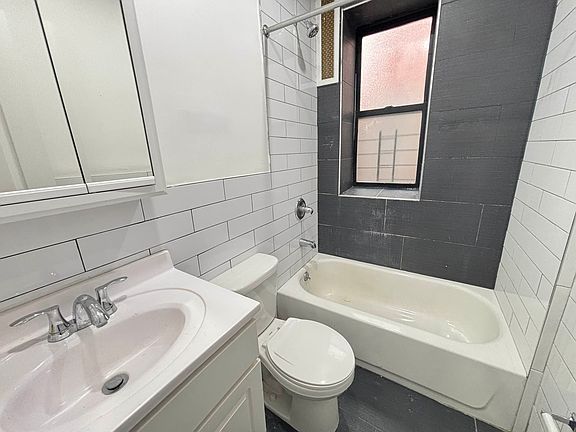 4th image of 2592 Creston Ave APT 55