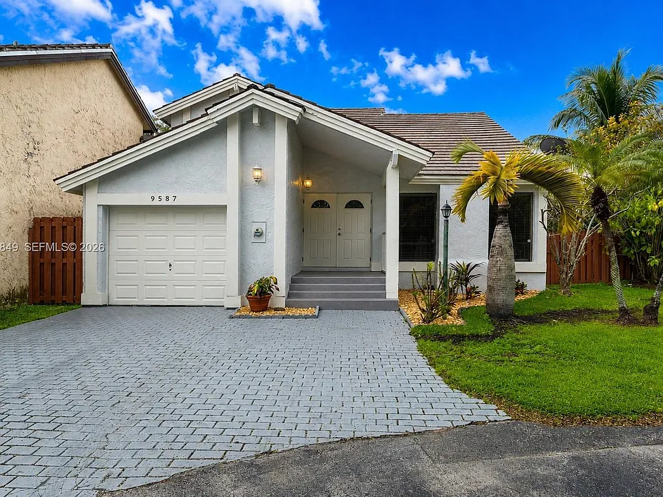 9587 SW 148th Avenue Cir S