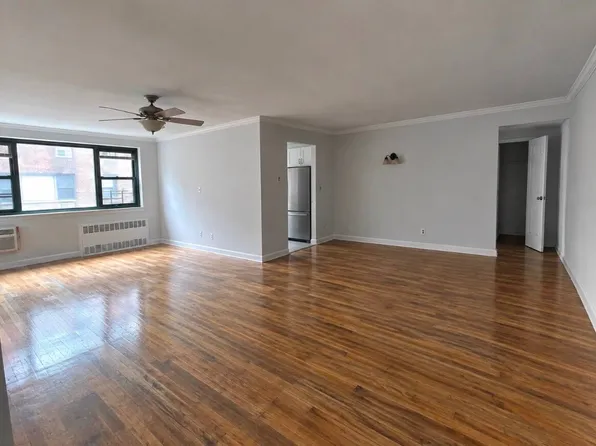 210 Atlantic Ave APT C2e, Lynbrook, NY 11563