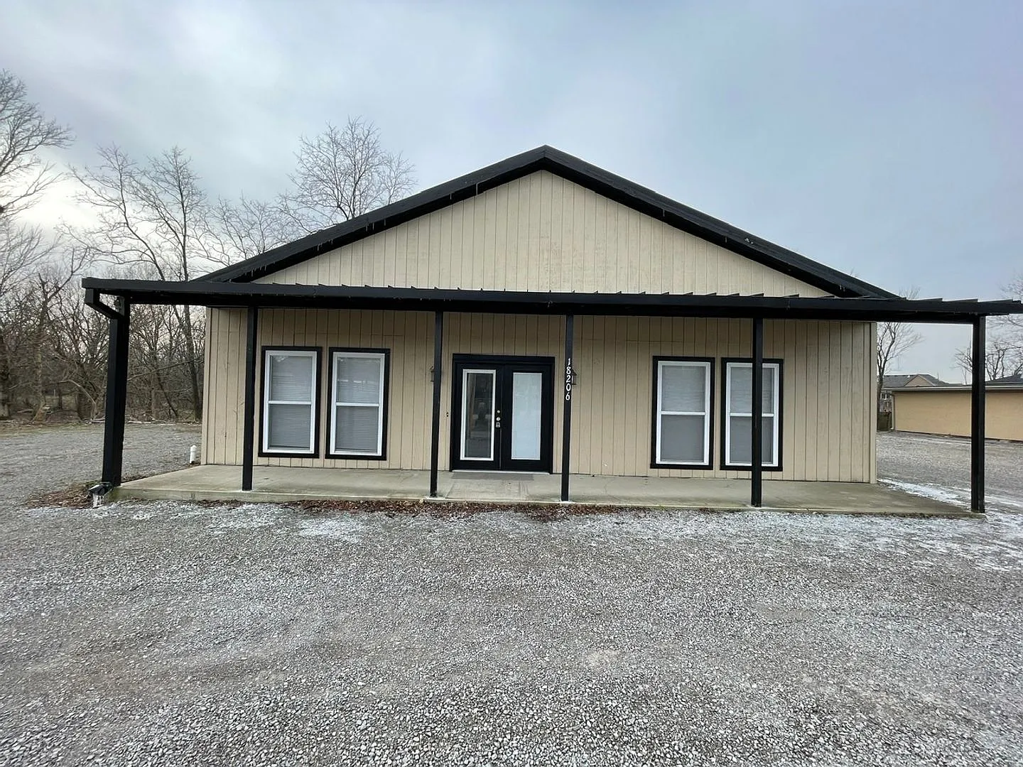 Large Home For Rent in Great Location — Photo 1