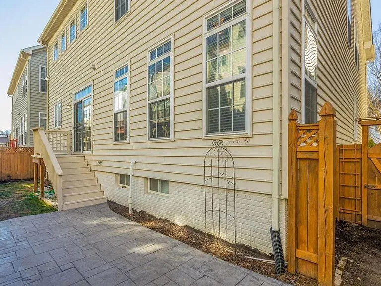 7507 Lindberg Dr — Photo 18