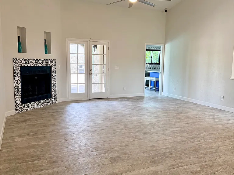 6030 E Winchcomb Dr — Photo 5