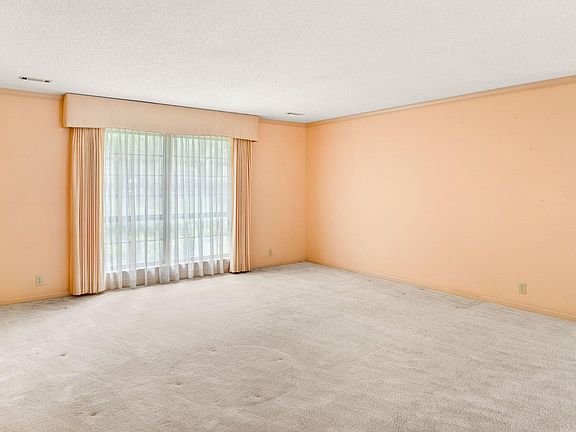 5th image of 14 Audubon Road