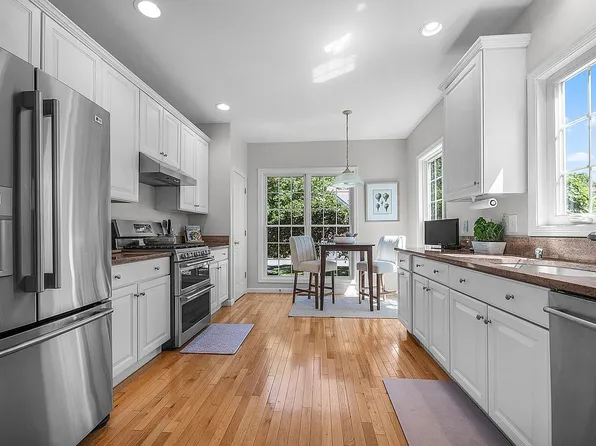 9 Canoe Lndg, Plymouth, MA 02360