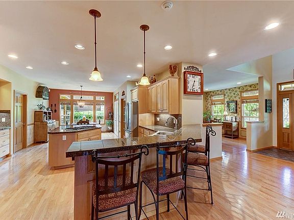 3rd image of 1202 143rd St NE