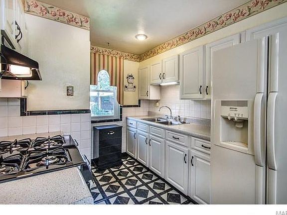 3rd image of 7825 Birchmont Dr