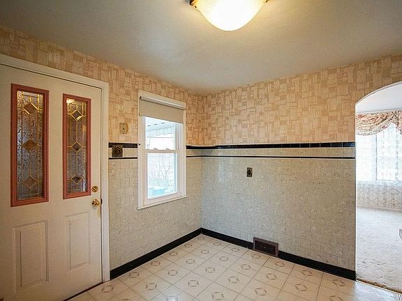 3rd image of 47 Orchard Ave