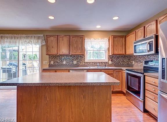 5th image of 723 Breezewood Ln