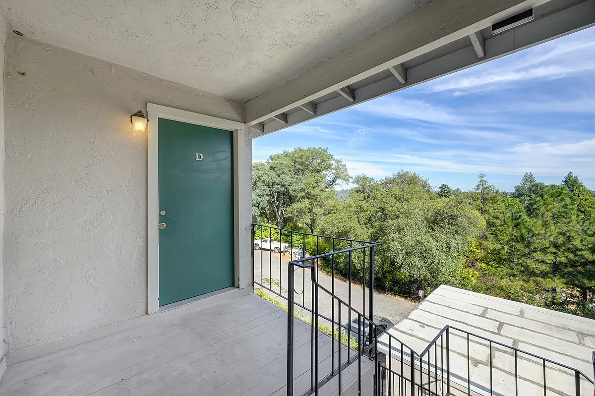 Building Photo - 109 Lincoln Way #D