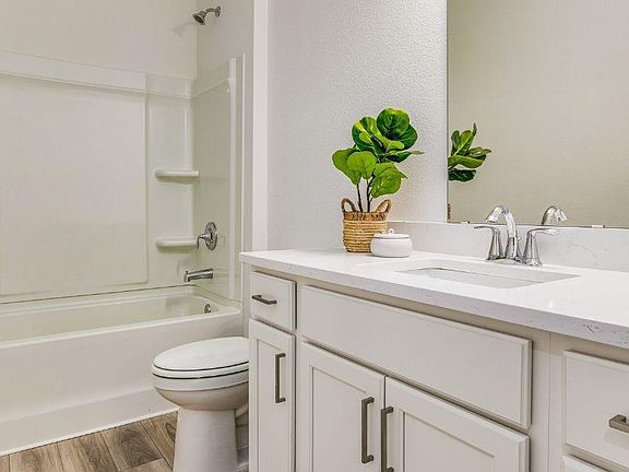 5th image of 905 Windhill Dr #17B