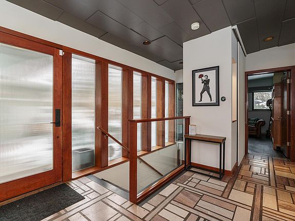 4th image of 2837 Canterbury Ln