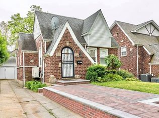 24924 Rushmore Ter, Little Neck, NY 11362