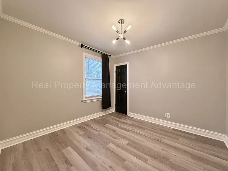 1330 E Chesterfield St — Photo 16