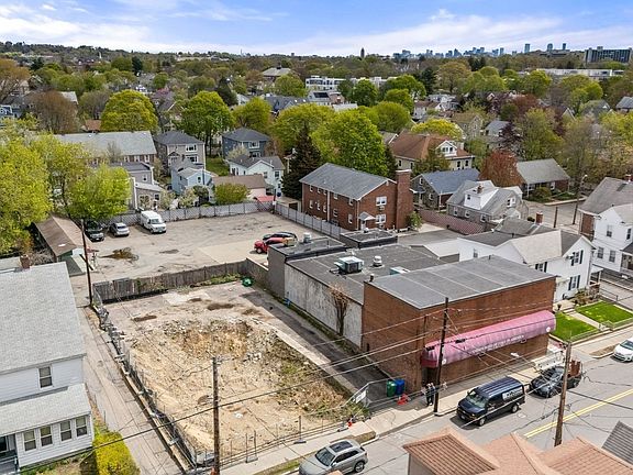 4th image of 194 Adams St