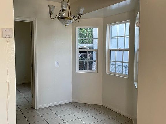 4th image of 318 Newland St