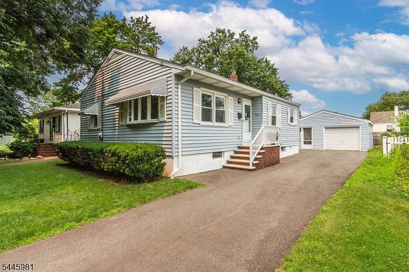 1st image of 521 Dalay Pl