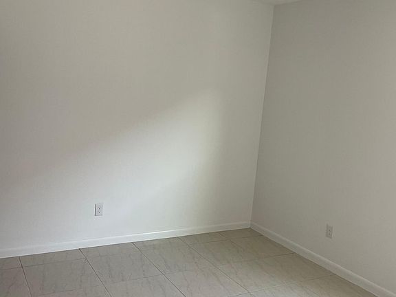 3rd image of 1024 N Woodson Ave #4