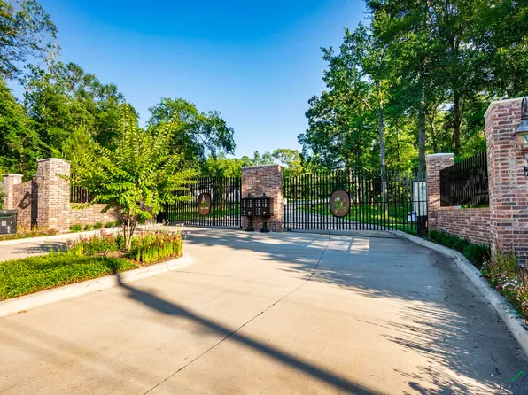 207 Longleaf Dr, Longview, TX 75602