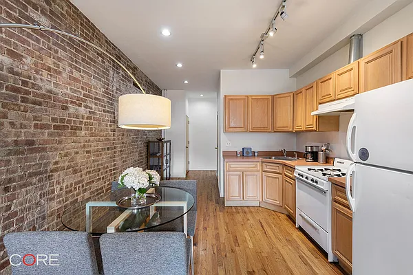 Rented by CORE | media 10