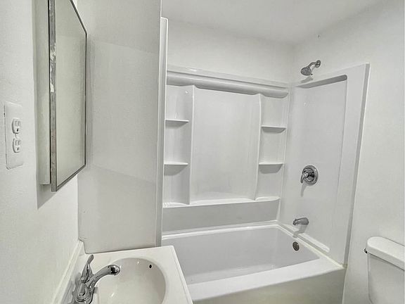 4th image of 449 Wilson St