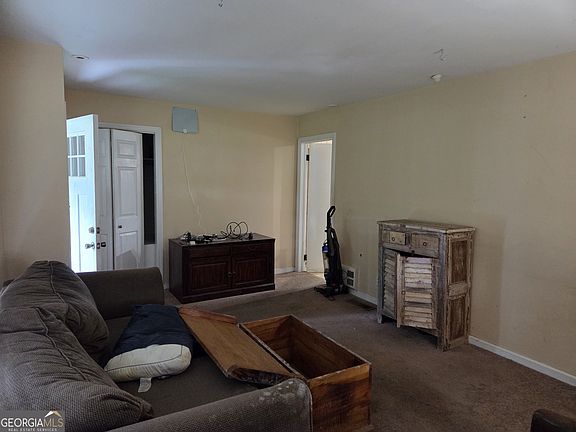 3rd image of 10 Burch Rd