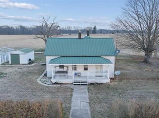 6823 W Gobin Dr, Farmersburg, IN 47850