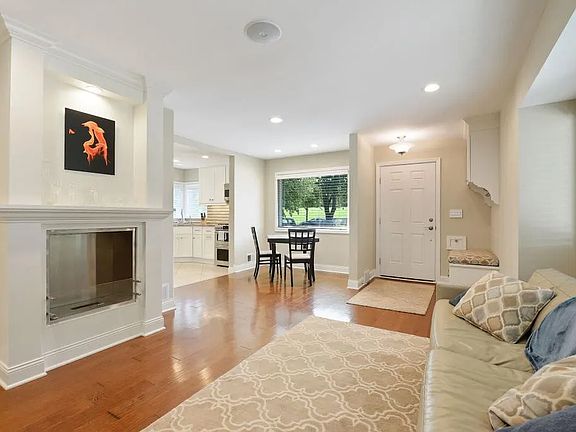 4th image of 1637 Pinehurst Ave