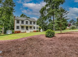 104 Kings Grant Dr, Goode, VA 24556