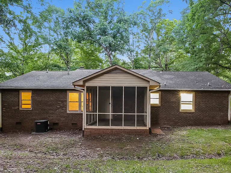 431 Hillcrest Dr — Photo 16