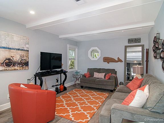 4th image of 1315 Palm Ave