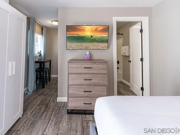 847 Beryl St — Photo 3