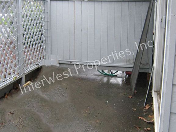 2nd image of 1010-1040 W Powell Blvd